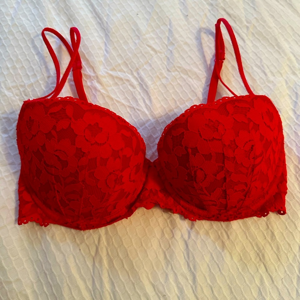 Victoria’s Secret PINK Date Push-Up Bra in Red